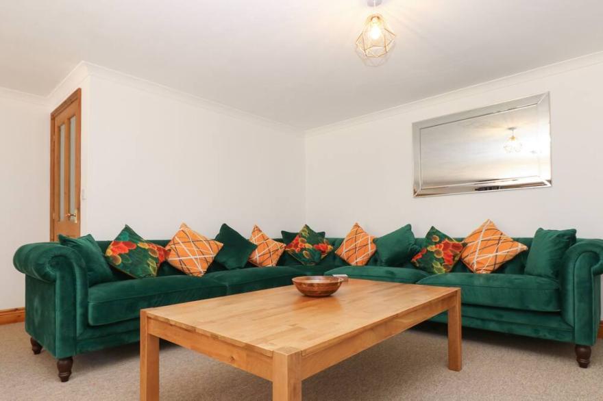 FURNESS, pet friendly, character holiday cottage in St Austell