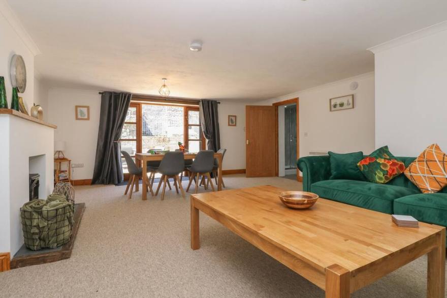 FURNESS, pet friendly, character holiday cottage in St Austell