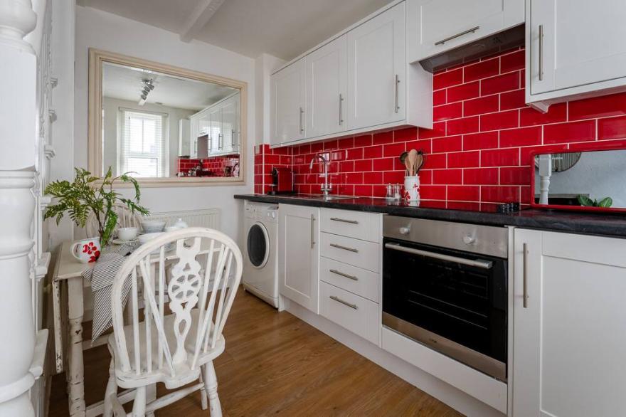 Central Dartmouth, pet friendly