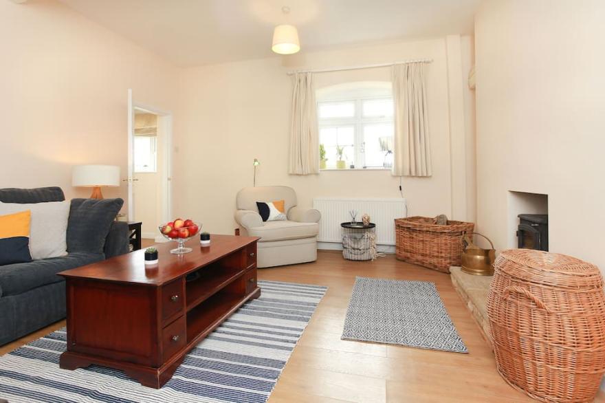 Idyllic cottage on private parkland near Oxford