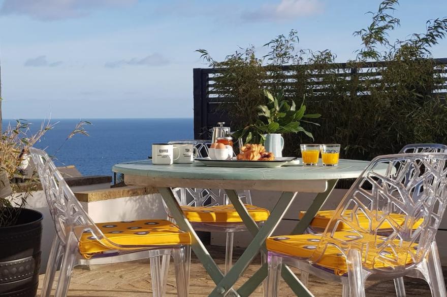 NEW Boutique Luxury with Stunning Sea Views Free parking & WiFi Close to beaches