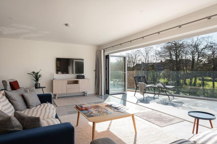 TWO TREZEATH, pet friendly, with a garden in Polzeath