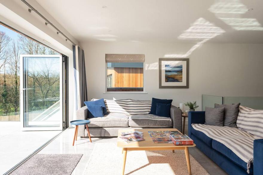 TWO TREZEATH, pet friendly, with a garden in Polzeath