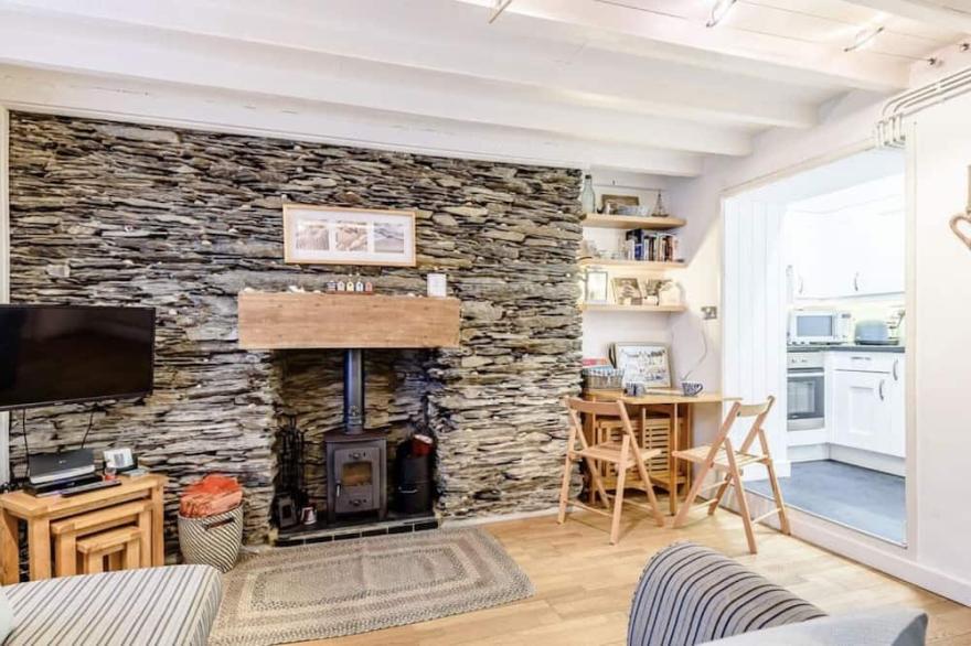 Cosy Fisherman's Cottage  in the very heart of Aberdovey -Pet Friendly