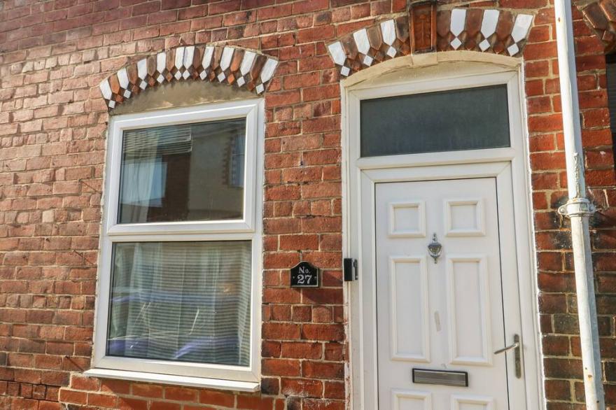 27 MONTAGUE STREET, family friendly, with a garden in York