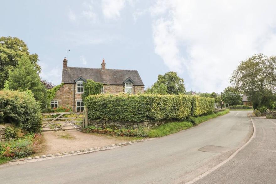 BEECH HOUSE, family friendly, with open fire in Leek