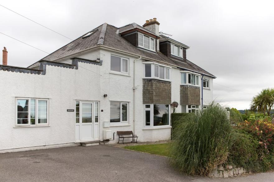 Spacious Home In Cornwall, Sea Views, Off-street Parking, Sleeps 10, with Annexe