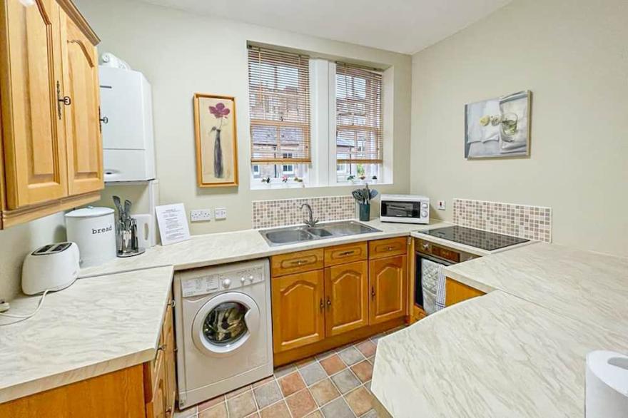 Quaint & Peaceful 1 Bed Central Mews Apt, West End
