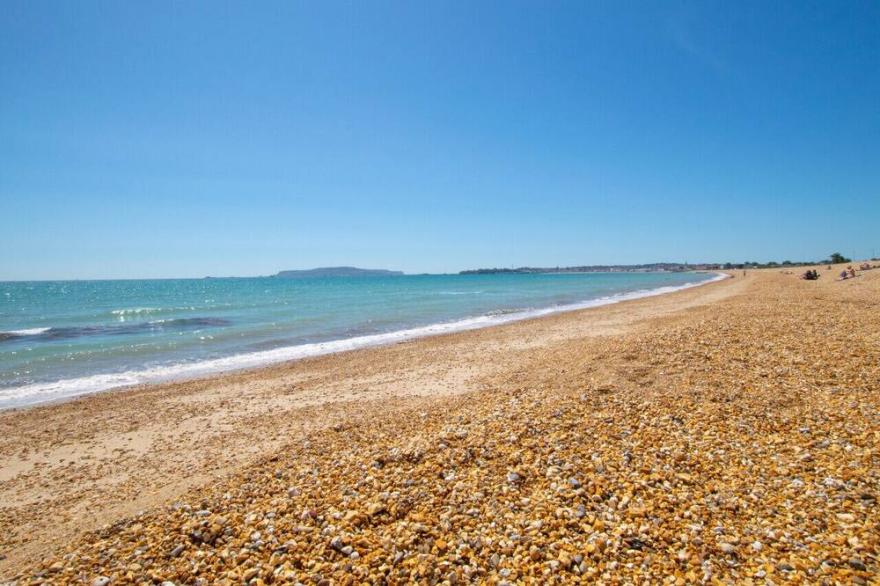 Bowleaze Beach Apartment