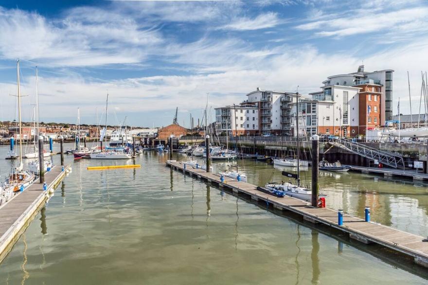 A Luxury Waterside Marinus Apartment