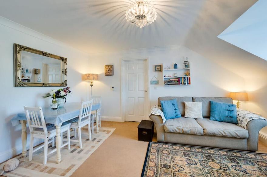 Daisy May Apartment - Two Bedroom Apartment, Sleeps 3