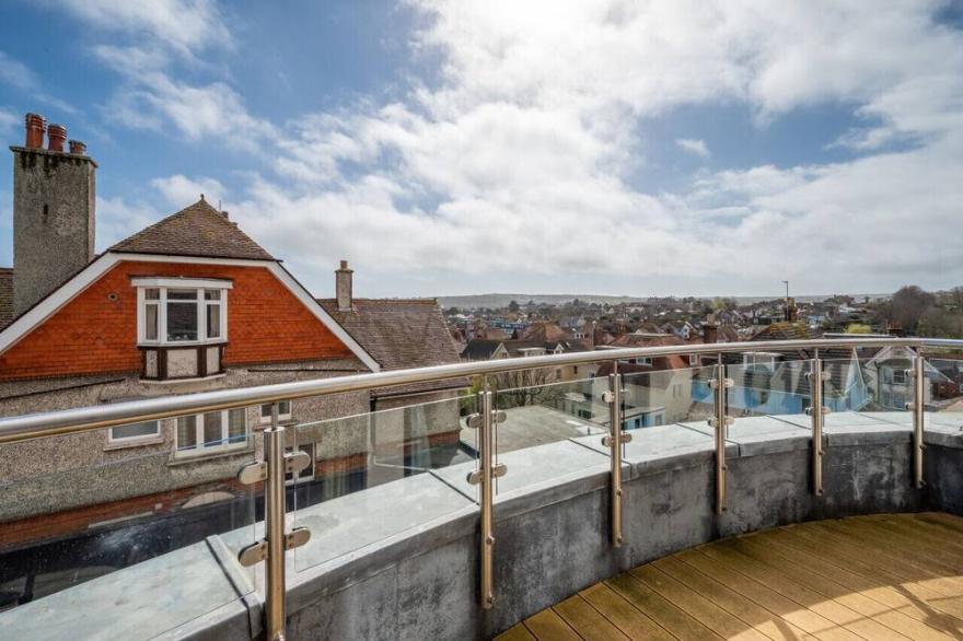 Flat 9 Broadleys - Three Bedroom Apartment, Sleeps 6