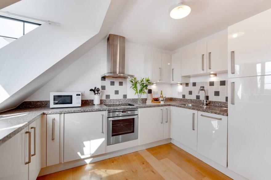 Flat 9 Broadleys - Three Bedroom Apartment, Sleeps 6
