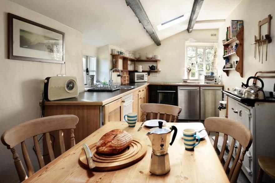 Pretty 3 Bedroom Welsh Cottage with Large Gardens