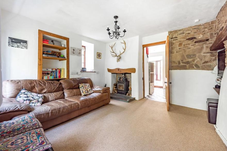Idyllic Rural Cottage,  7 mins drive from Saunton Beach.