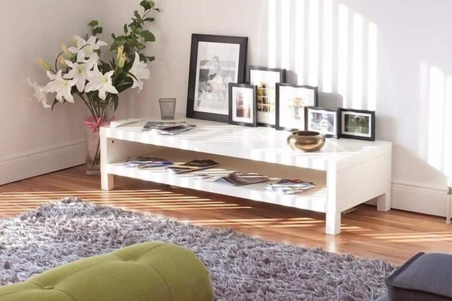 2 bed stylish apartment in Belfast with private parking