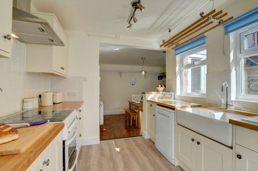 Purbeck View - Three Bedroom House, Sleeps 6