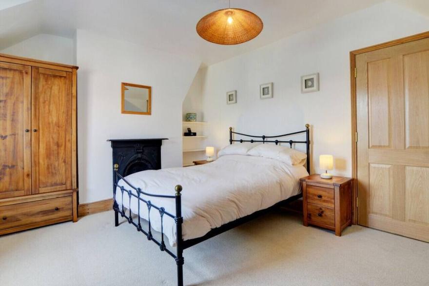 Purbeck View - Three Bedroom House, Sleeps 6
