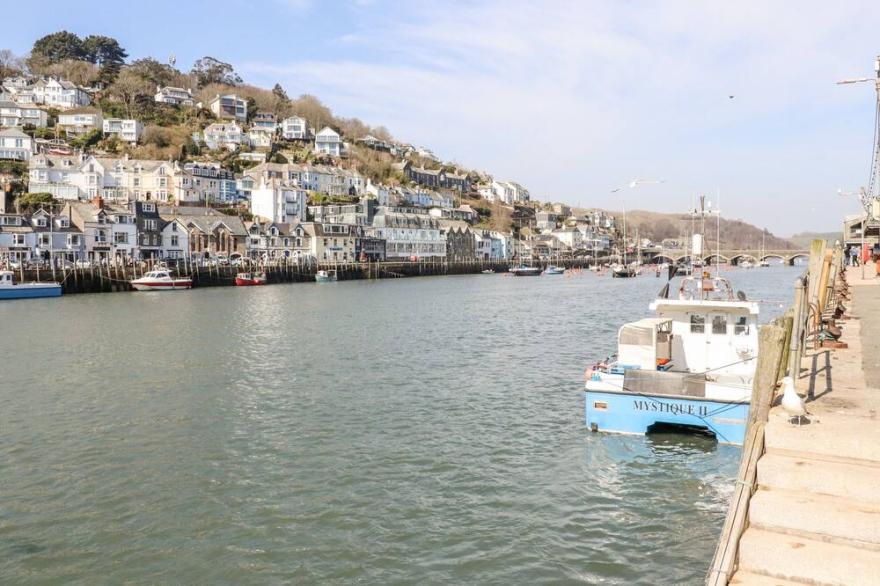 SMUGGLERS LOFT, romantic, character holiday cottage in Looe