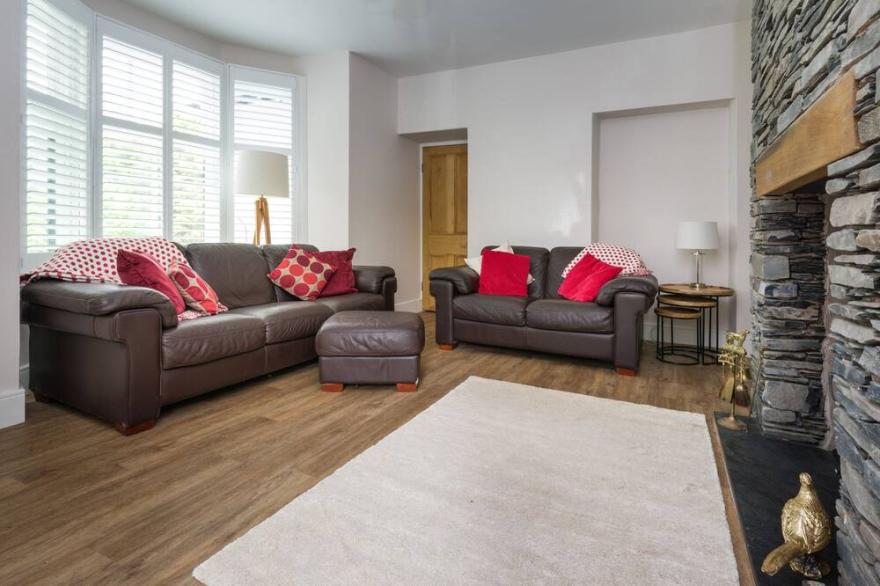 FELLSIDE LODGE, pet friendly, with hot tub in Bowness-On-Windermere