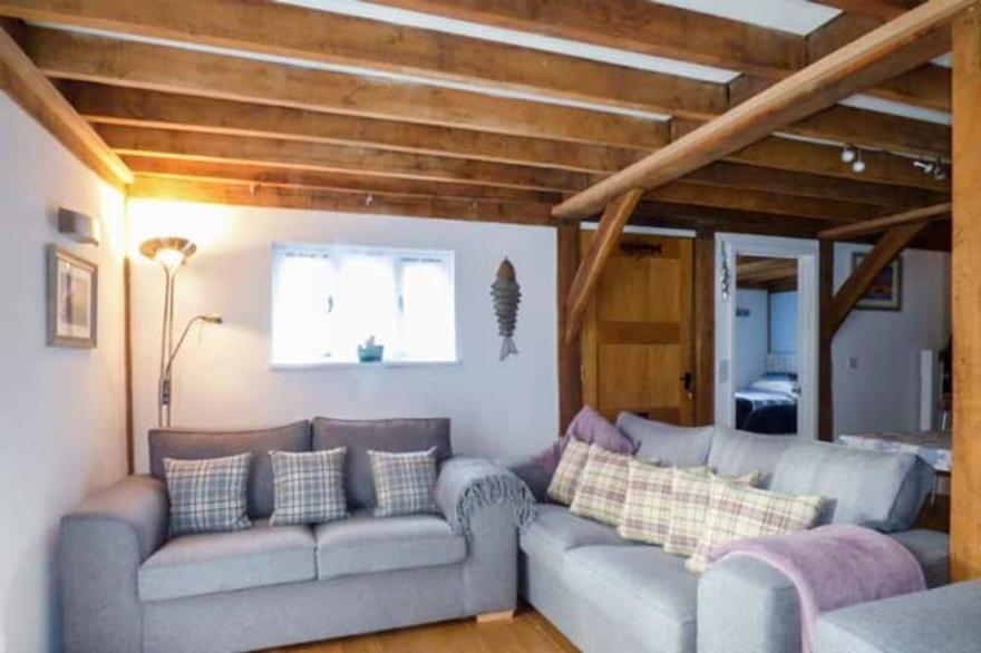 STOW COTTAGE, family friendly, character holiday cottage in Camelford