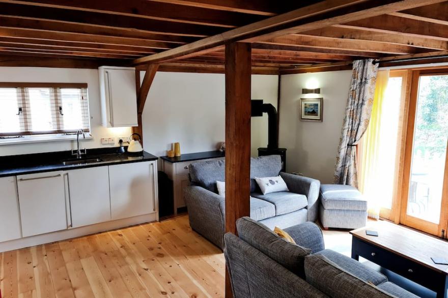 STOW COTTAGE, family friendly, character holiday cottage in Camelford