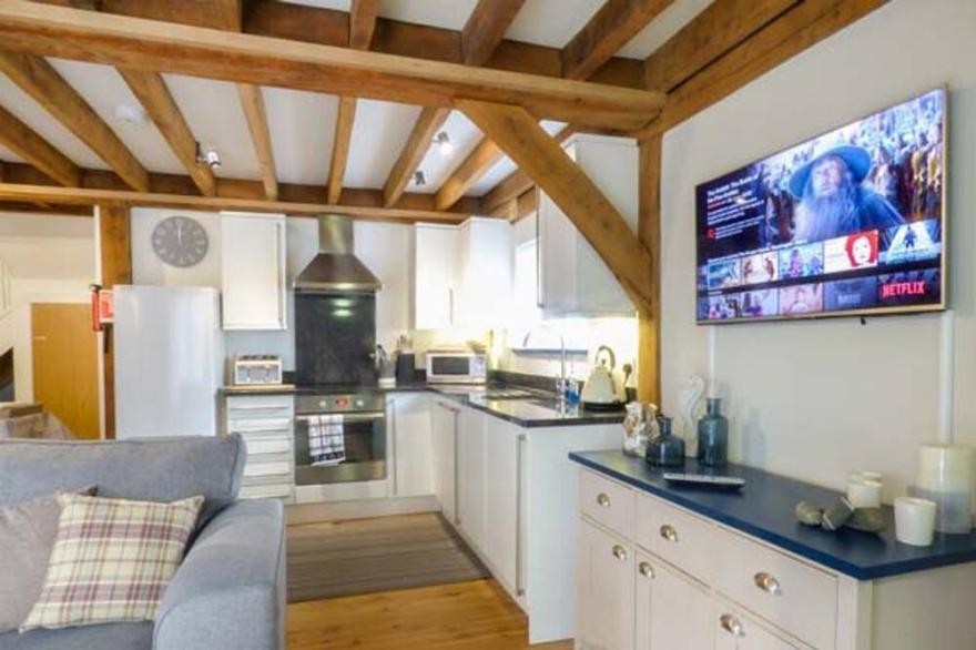 STOW COTTAGE, family friendly, character holiday cottage in Camelford