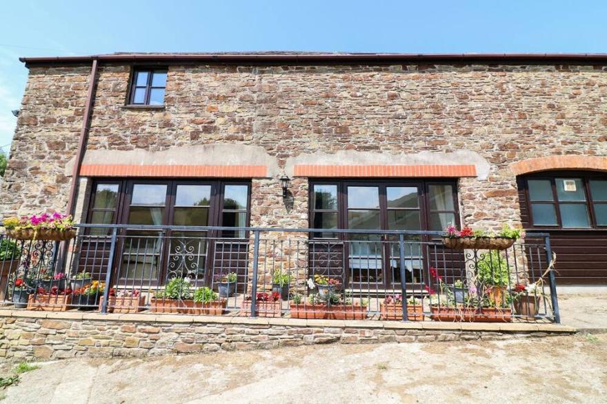 THE CORN TALLET, pet friendly, character holiday cottage in Bideford