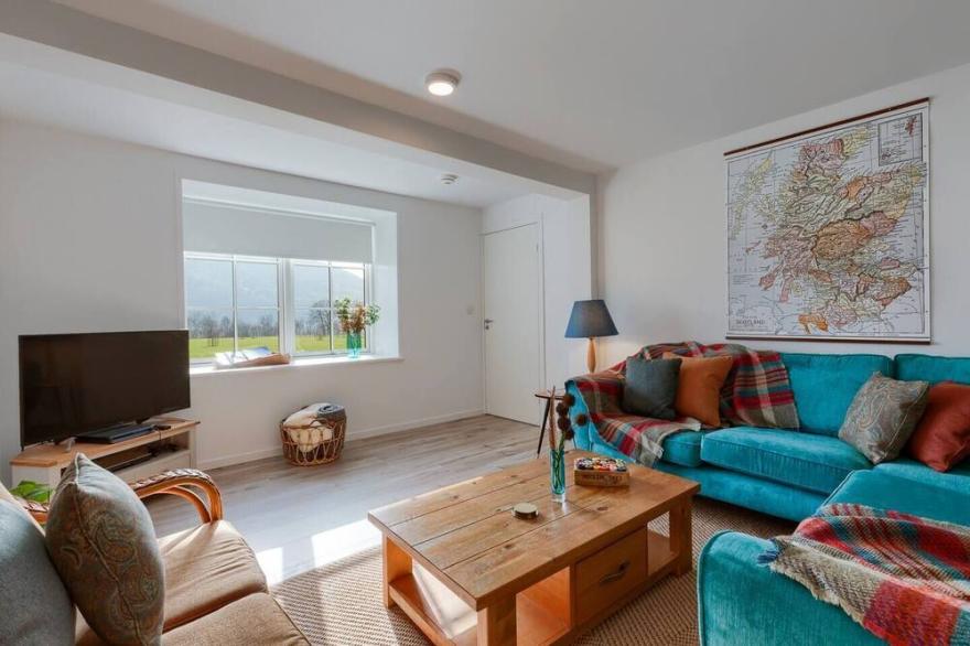 Dalveich Cottage w/hot tub & stunning views