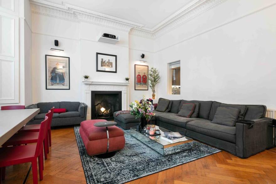 Exceptional 2 Bedroom Home Cinema Apartment in South Kensington