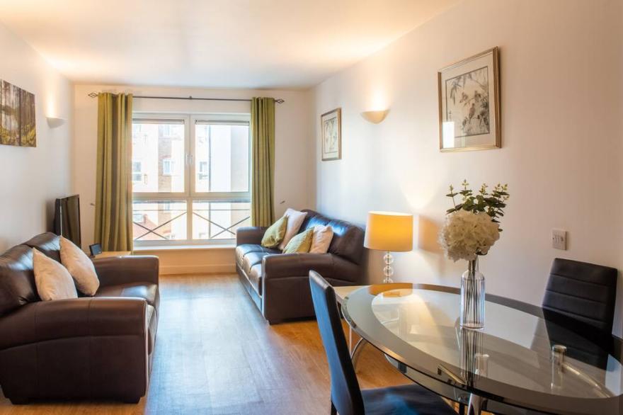 311 Alpha House is a home from home 2 bedroom self-contained apartment in the Town Centre