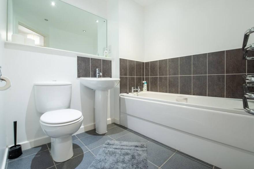 311 Alpha House is a home from home 2 bedroom self-contained apartment in the Town Centre