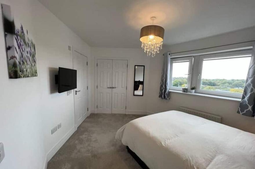Riverview Retreat:<br>premium riverfront flat.