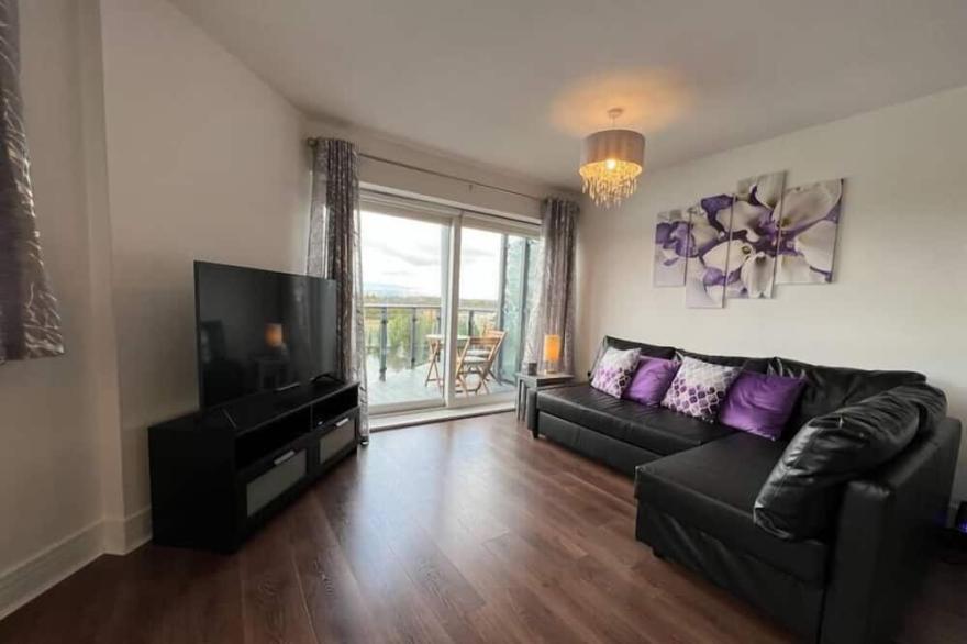 Riverview Retreat:<br>premium riverfront flat.