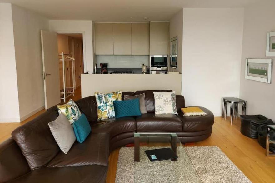 Quartermile Luxury Apartment - prime location, amazing views & safe parking