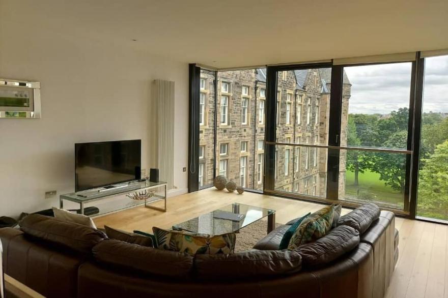 Quartermile Luxury Apartment - prime location, amazing views & safe parking