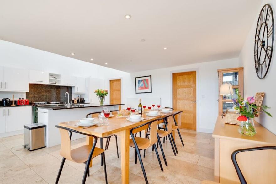 Wans Barton - Four Bedroom House, Sleeps 10