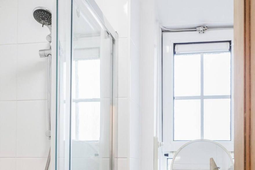 Light & Bright 3 bedroom in Waterloo