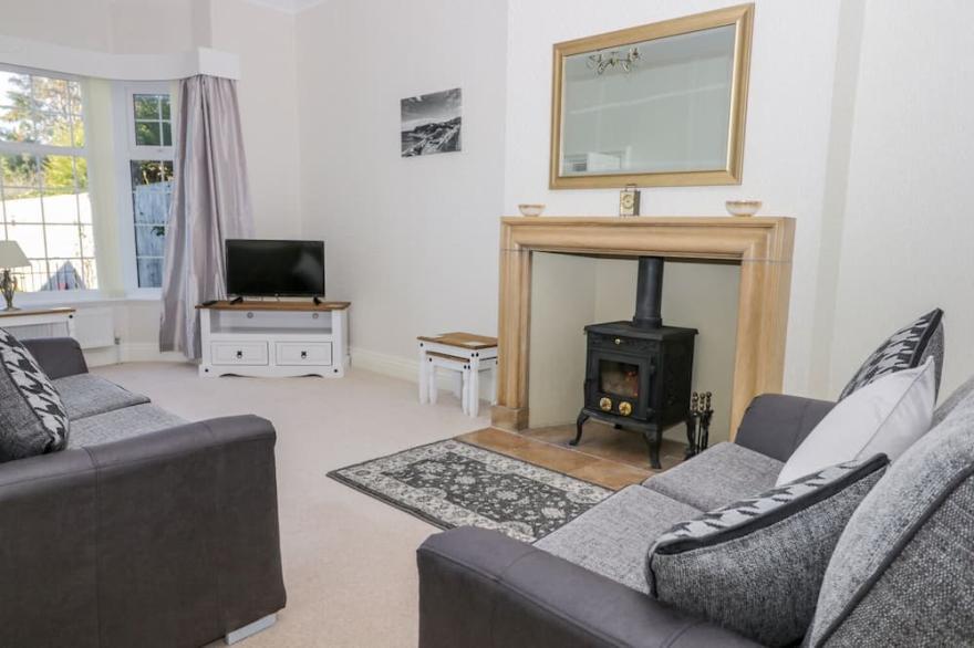 SOUTHPOINT, pet friendly, character holiday cottage in Bridlington