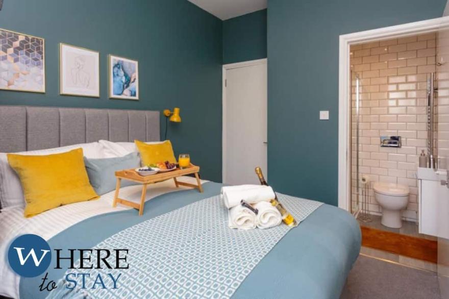 Lovely apartment beneath Edinburgh Castle