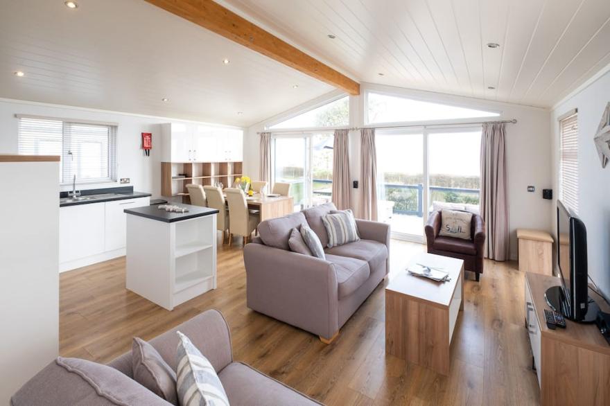 Horizon Lodge - sleeps 6 guests  in 3 bedrooms