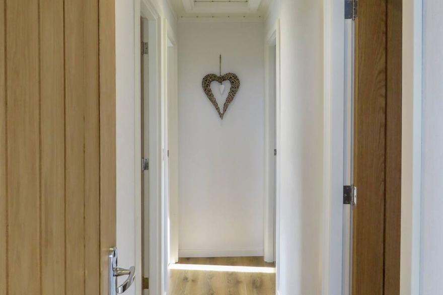 Horizon Lodge - sleeps 6 guests  in 3 bedrooms