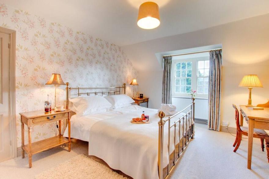 Courtyard Cottage - Two Bedroom House, Sleeps 4