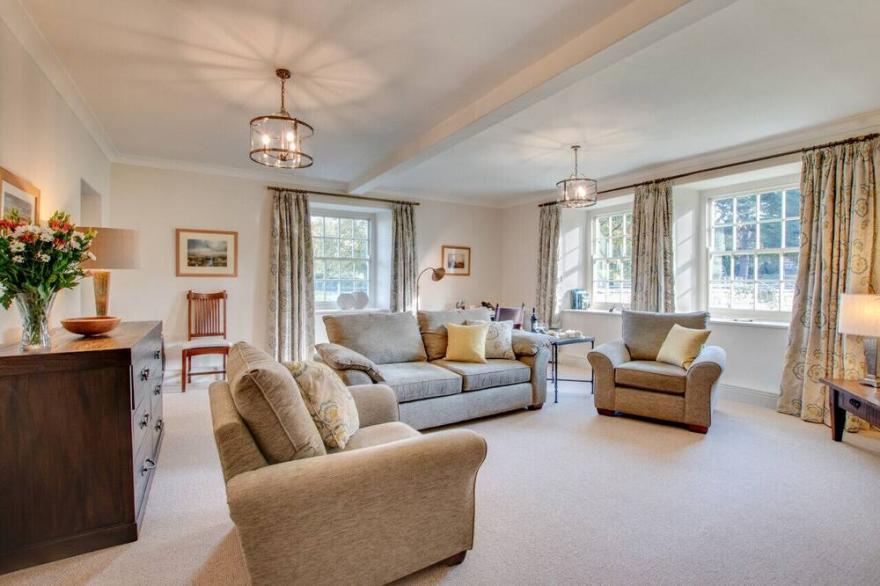 Courtyard Cottage - Two Bedroom House, Sleeps 4