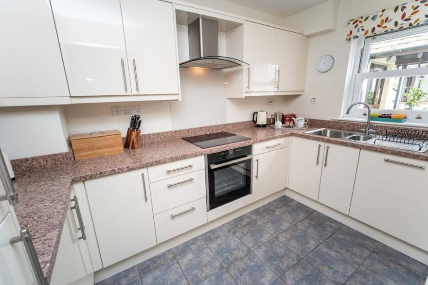 Quaver Cottage -  a cottage that sleeps 4 guests  in 2 bedrooms