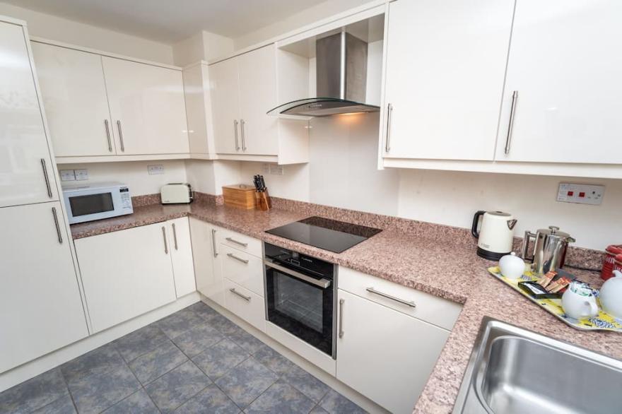 Quaver Cottage -  a cottage that sleeps 4 guests  in 2 bedrooms