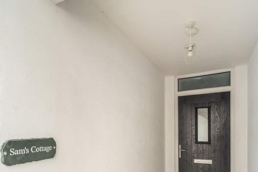 Sam's Cottage -  a bungalow that sleeps 3 guests  in 2 bedrooms