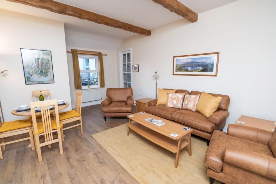 Lake View Cottage -  an apartment that sleeps 4 guests  in 2 bedrooms