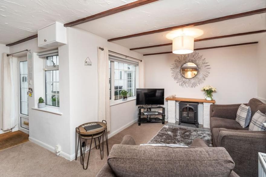 Daisy Cottage -  a cottage that sleeps 4 guests  in 2 bedrooms