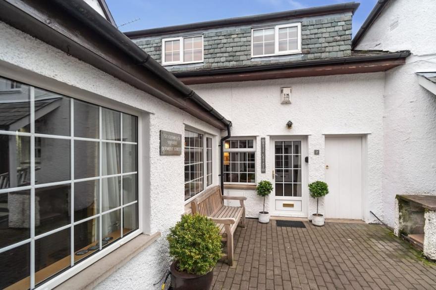 Daisy Cottage -  a cottage that sleeps 4 guests  in 2 bedrooms